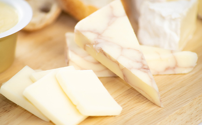 北海道富良野市のふるさと納税 ふらのチーズ工房　工房セット1（バター＆チーズ3種）乳製品 チーズ バター 北海道 富良野市 道産 直送 ふらの 贈り物 ギフト 牛