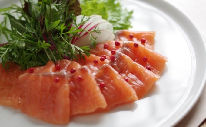 香川県東かがわ市　セゾンのふるさと納税　スモークサーモン屋の極上燻鮭　半身