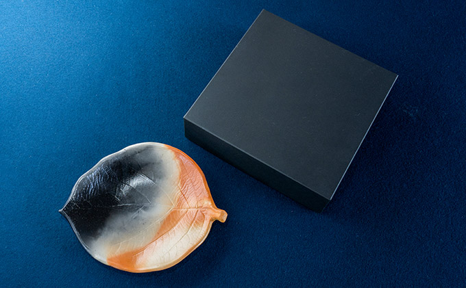 炎と煙が織りなす唯一無二の陶器『赤穂雲火焼 葉皿』上品な一枚で日常を彩って(赤穂雲火焼 葉皿1枚)|桃井ミュージアム
