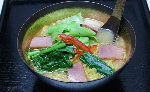 有田焼人気!!究極のラーメン鉢!!金プラチナ巻(ペア レンゲ付)MB1004