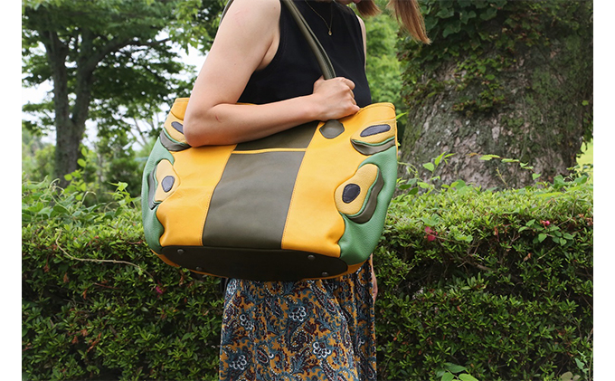 アボカドデザインのアートなレザートートバッグ（香川県東かがわ市） ふるさと納税サイト「ふるさとプレミアム」