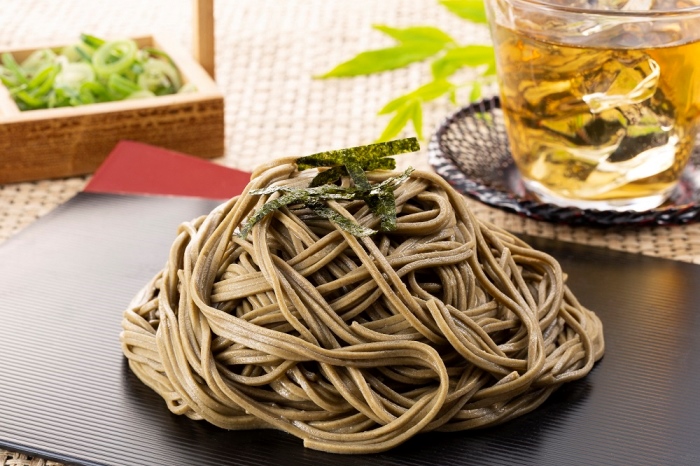 京都府宇治田原町のふるさと納税 京都きよ泉の抹茶・ほうじ茶そば(12食分・各3袋入り・つゆ付き)【茶蕎麦　温そば　ギフトにも　年越しそばにも】 麺類 乾麺 12人前 セット