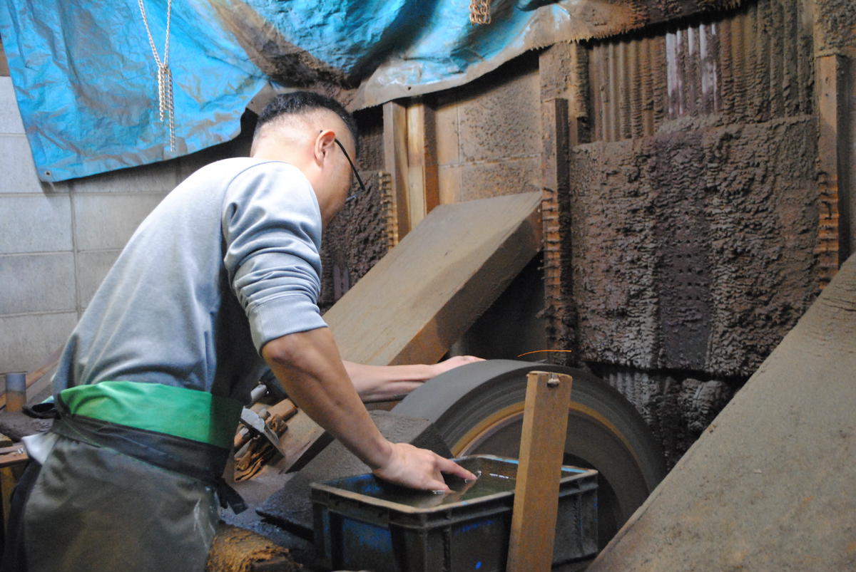 柳刃包丁240ミリ銀3鋼 砥石付き 柳刃 包丁 日本製 柳刃包丁240ミリ銀3鋼 砥石付き 柳刃 包丁 日本製