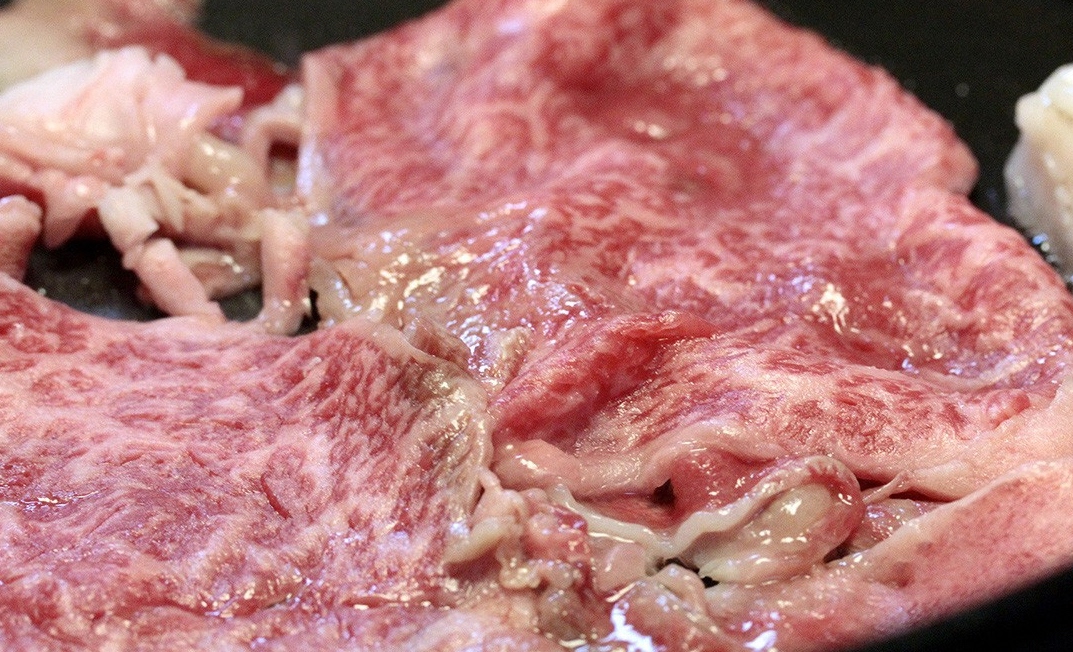 滋賀県米原市のふるさと納税 近江牛霜降り肉 ももスライス 600g お肉 牛肉 もも肉 国産 ブランド牛 夕飯 すき焼き しゃぶしゃぶ 焼肉 直送