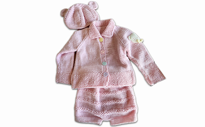 ふるさと納税 服 子ども 兵庫県 加東市 手編みベビーニット ピンク（上下帽子セット） ピンク 手編みベビーニット（上下帽子セット） [編み物 手作り