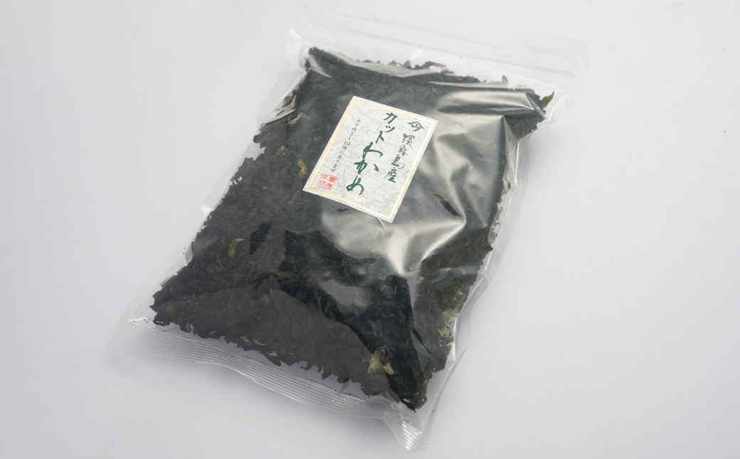 兵庫県淡路市のふるさと納税 淡路島産カットわかめ 100g×3袋　　[若芽 カットわかめ 乾燥わかめ ワカメ ふえるわかめ]