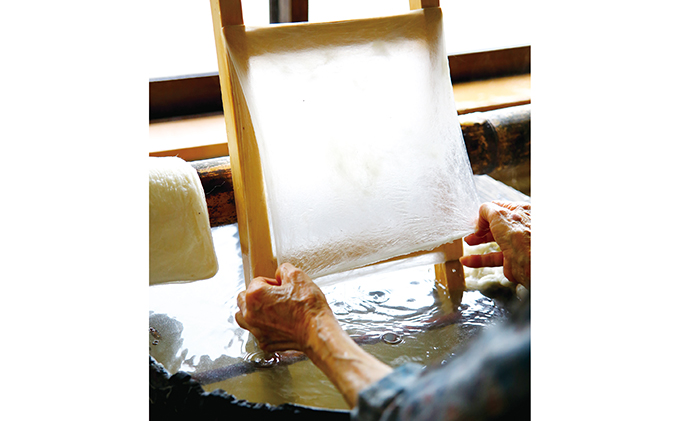滋賀県米原市のふるさと納税 「近江真綿」角真綿作り・手引き体験