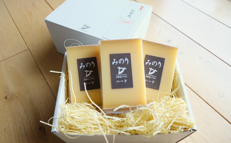 北海道標茶町のふるさと納税 【 お中元専用 】 北海道産 牧場 自家製 ハードタイプ チーズ みのり 100g×3