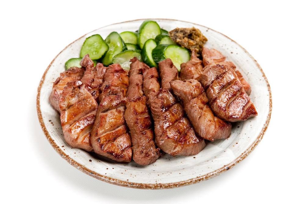 宮城県富谷市のふるさと納税 仙台名物 味の牛たん喜助×内ケ崎酒造店 職人仕込牛たん＆鳳陽清酒セット (牛タン 牛たん 厚切り 塩 しお 地酒 日本酒 肉 老舗 専門店 きすけ) [0104]