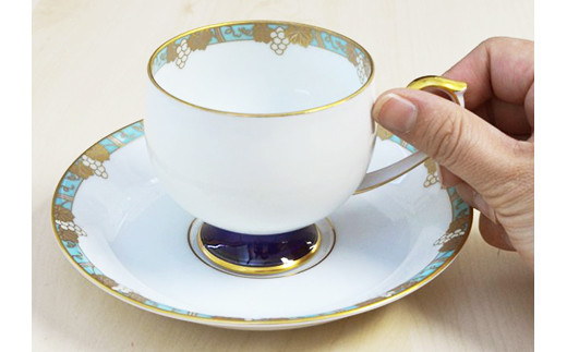 新品 未使用 香蘭社 渕葡萄地紋 ポット 銘々皿 5枚 セット 希少品 香蘭社◇有田焼◇渕葡萄地紋ポット付ペア碗皿 / 佐賀県大町町