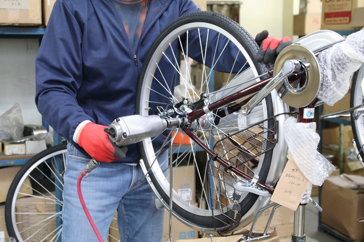 内装5段オートライト付き自転車 シティーコレクション26型ピアノブラック ※関東地方以外への配送不可 | 自転車 26インチ 5段 変速 オートライト  ブラック 黒 チャリ チャリンコ 通勤 通学 日常 買い物 おでかけ 運動 安全 便利 関東限定 おしゃれ 贈答 ギフト 贈り物 ...