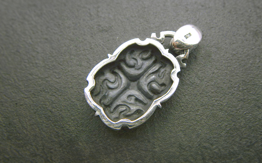 Oval cross pendant オーバル クロス ペンダント ｜ ペンダント