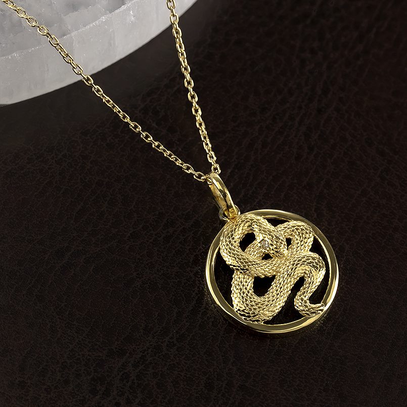 スカラベ　透かしデザインK10ペンダントネックレス imgrc0076922196.jpg