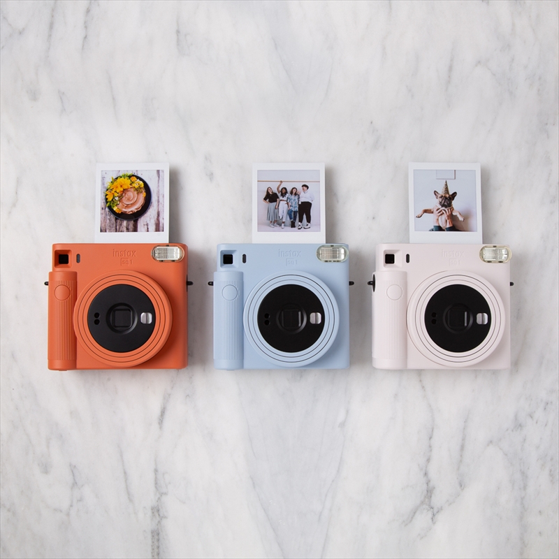 神奈川県南足柄市のふるさと納税 「インスタントカメラinstax™“チェキ”スクエアセット」instax™ スクエアフォーマットフィルム 2パック×20（合計400枚撮影可能）インスタントカメラ“チェキ”「instax SQUARE SQ1™ Chalk White」×1