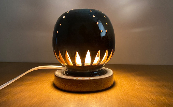 幻の須佐唐津焼　窯元製作陶器ランプ　黒　カーブ　電球色LED|元気移人研究所
