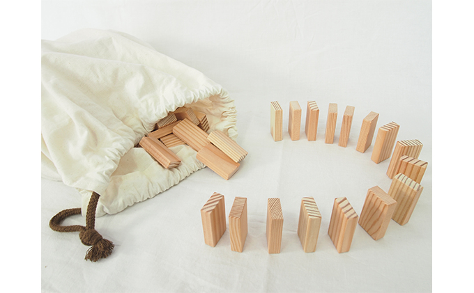 北海道赤平市のふるさと納税 ドミノ 木製 おもちゃ こだわりの木材でつくる！ 木製ドミノ 250ピース