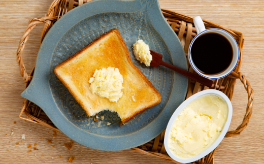北海道紋別市のふるさと納税 15-208 よつ葉パンにおいしい発酵バター（100ｇ）×10個