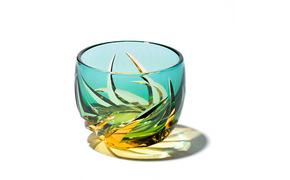 江戸切子 ぐいのみ 「焔」 琥珀纏/グリーン 【玻璃匠山田硝子】切子 グラス 工芸品 伝統工芸 酒器 クリスタルガラス 