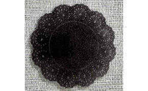 ガラス製　コースター　透明と黒 被せガラス サンドブラスト レース模様 