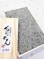 C6033_まるとも海産_【冷蔵】特選 天日干し ちりめん 木箱 800g 紀州湯浅湾直送！