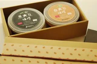 京都・喜右衛門「有機味噌ギフト露草（つゆくさ）」　スタンダードを味わえる味噌500g×2種