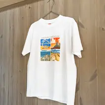 湘南・茅ヶ崎で描く、海を感じるイラストアート 『湘南ランドスケープ：Tシャツ（Mサイズ）』 /風景 犬 猫 景色 デザイン ビーチ 海辺 サザンC 