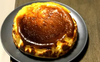 【四国一小さな町のお菓子屋】bon appetit　バスク風チーズケーキ