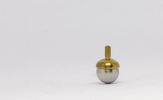 精密 金属 どんぐりコマ dongurin（ステンレス/真鍮/ジュラルミン）2個入り × 土俵（新軽量強化磁器）セット