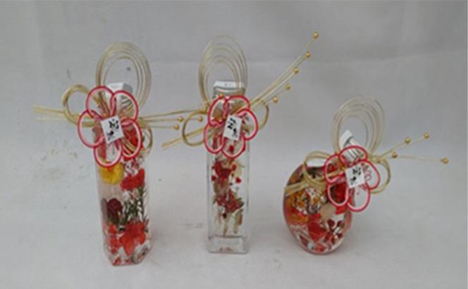 サンタの帽子つきのクリスマスハーバリウムと赤を基調とした迎春ハーバリウム　Sサイズおまかせ2本セット ｜ インテリア 植物 お花 お正月 イベント 冬 鮮やか 鑑賞 手入れ不要 ガラス 癒し ※離島への配送不可 ※2025年12月中旬～12月下旬頃に順次発送予定