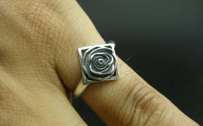 pyramid  flower  ring