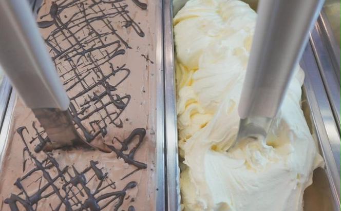湘南茅ヶ崎の人気店 プレンティーズの生チョコアイスサンド＆アイスクリーム