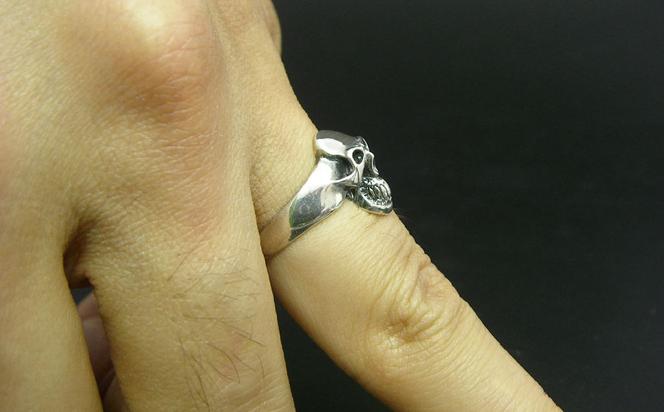 Small skull ring