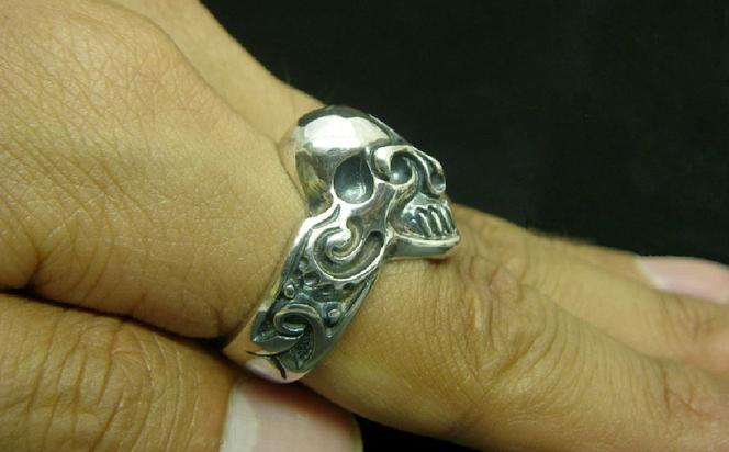 Symbol  skull  ring