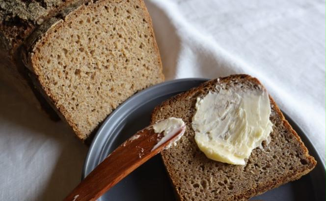 バックハウスブラウ　ドイツパン　ライ麦全粒粉１００％　自家製サワー種で作るロッゲンフォルコンブロート