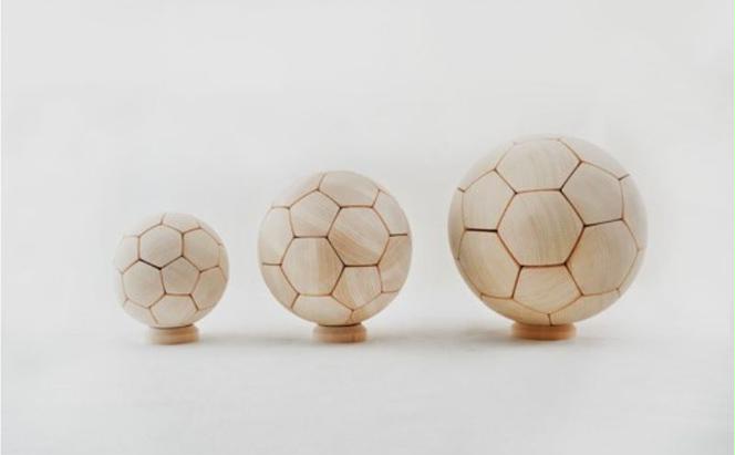 木製 サッカーボール （小） ヒノキ 台座付き インテリア 飾り ひのき
