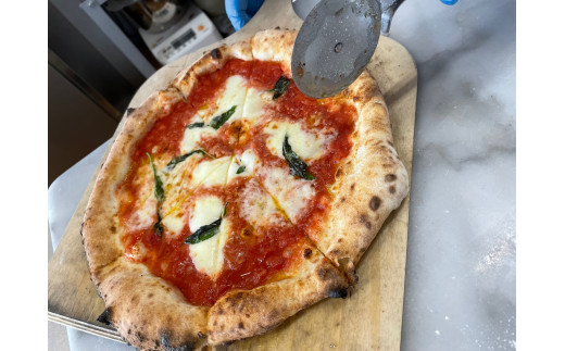 加子母トマトのマルゲリータとイタリアマルゲリータ ピザ食べ比べセット
