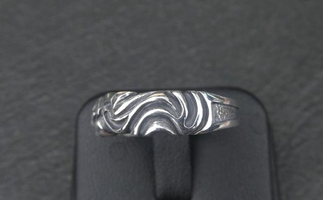 Medium  undulation  ring