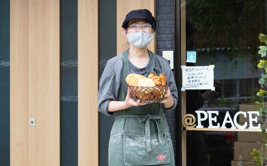 ピースパン工房 【冷凍】 無添加 国産 小麦 100％ パン セット (4種) ご当地パン屋さん 愛媛県 愛南町 こだわり 国産素材 セット 食パン レーズン 天然酵母 有機全粒粉 三温糖 太白胡麻油 よもぎ 愛南ゴールド バター リッチ 無添加 オーガニック 熊本県 宮崎県 トースト 安全 高級 贈答 プレゼント  高千穂 自然派 有機 チョコチップ ティータイム フランスパン