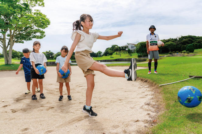 日本初！プロフットゴルフクラブ鹿島Ascendiaの選手と一緒に！フットゴルフ体験（1名）【 体験 コース ラウンド スポーツ サッカー ゴルフ 茨城県 鹿嶋市】（KDB-1）