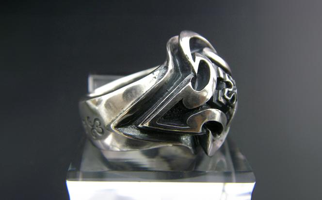 Medium Pyramid cross ring ｜ ピラミッドクロスリング リング 指輪 シルバーリング シルバー シルバー925 しっかり ボリューム ハンドメイド 手作り ゆびわ りんぐ リング 指輪 シルバー アクセサリー 925 ハンドメイド 選べる サイズ ジュエリー アクセ ファッション 人気 シンプル ギフト プレゼント 年末年始 お中元 お歳暮 内祝い 快気祝い						