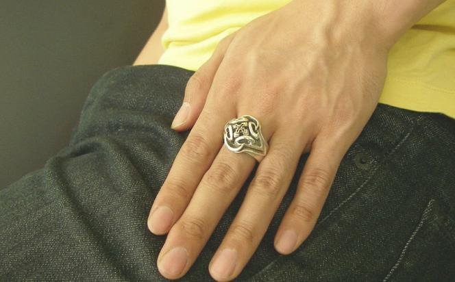 Medium Pyramid cross ring ｜ ピラミッドクロスリング リング 指輪 シルバーリング シルバー シルバー925 しっかり ボリューム ハンドメイド 手作り ゆびわ りんぐ リング 指輪 シルバー アクセサリー 925 ハンドメイド 選べる サイズ ジュエリー アクセ ファッション 人気 シンプル ギフト プレゼント 年末年始 お中元 お歳暮 内祝い 快気祝い						