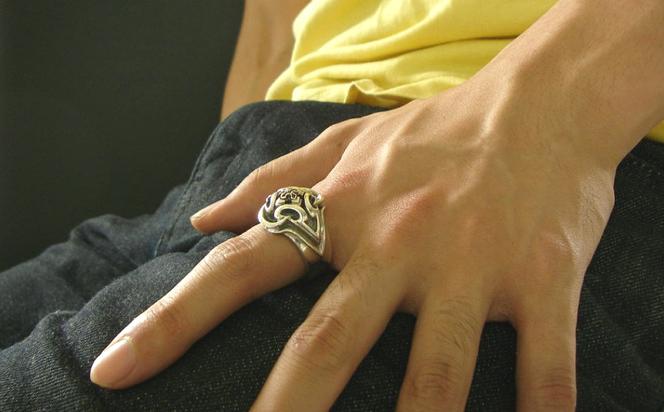 Medium Pyramid cross ring ｜ ピラミッドクロスリング リング 指輪 シルバーリング シルバー シルバー925 しっかり ボリューム ハンドメイド 手作り ゆびわ りんぐ リング 指輪 シルバー アクセサリー 925 ハンドメイド 選べる サイズ ジュエリー アクセ ファッション 人気 シンプル ギフト プレゼント 年末年始 お中元 お歳暮 内祝い 快気祝い						