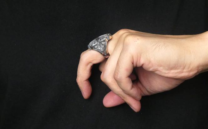 Oval cross  ring