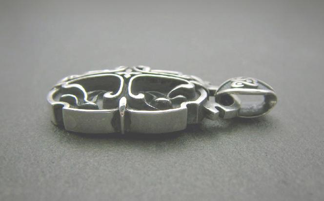 Oval cross pendant オーバル クロス ペンダント ｜ ペンダント シルバーペンダント シルバー シルバー925 ハンドメイド 手作り アクセサリー 十字架 モチーフ ペンダントトップ ネックレス チャーム ジュエリー アクセ ファッション 人気 シンプル ギフト プレゼント 年末年始 お中元 お歳暮 内祝い 快気祝い