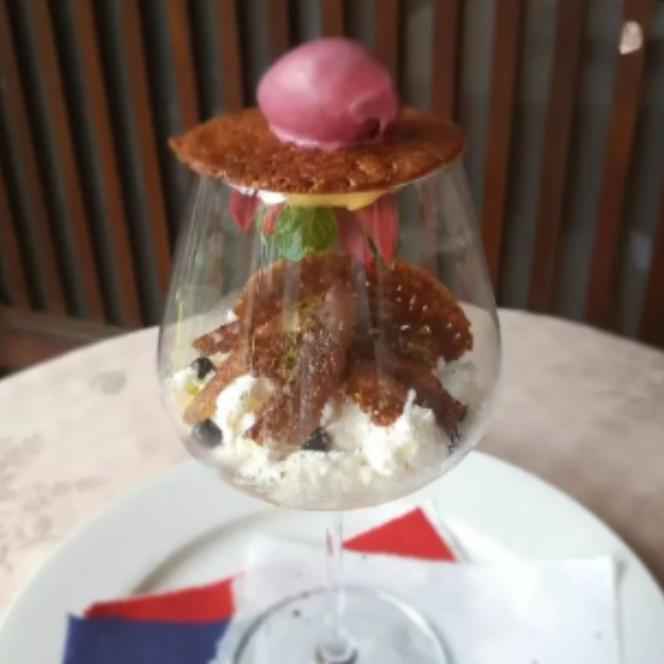 丸亀のフレンチ　ビストロアンジェ　選べるペアチケットワインコース　ランチorディナー ペア ペア食事券 夫婦 カップル ランチ　ディナー  フレンチ 記念日 デート 高級 丸亀 　