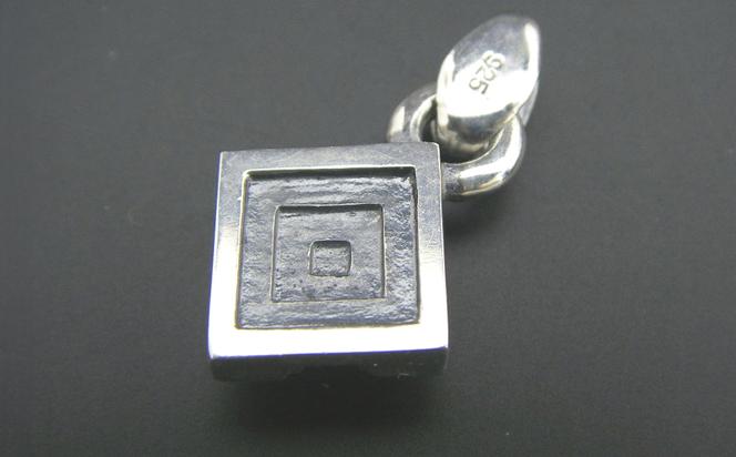 Pyramid pendant ピラミッド ペンダント ｜ シルバー シルバー925 ハンドメイド 手作り アクセサリー ペンダントトップ ネックレス チャーム ジュエリー アクセ ファッション 人気 シンプル ギフト プレゼント 年末年始 お中元 お歳暮 内祝い 快気祝い