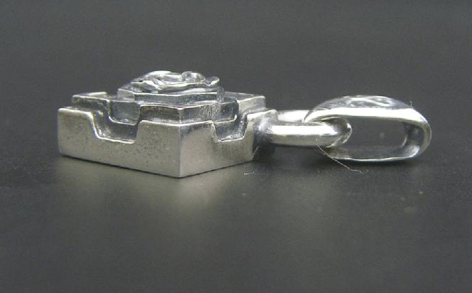 Pyramid pendant ピラミッド ペンダント ｜ シルバー シルバー925 ハンドメイド 手作り アクセサリー ペンダントトップ ネックレス チャーム ジュエリー アクセ ファッション 人気 シンプル ギフト プレゼント 年末年始 お中元 お歳暮 内祝い 快気祝い