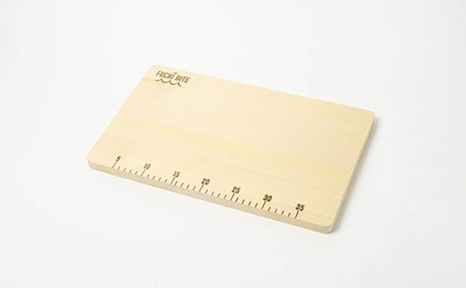 【FUCHI BITE】 スケール付き 木製まな板（青森ヒバ） 木製 青森ひば 青森ヒバ 木工品 卓上 国産 キッチン用品 キッチングッズ 調理器具 日用品 日用雑貨 アウトドア キャンプ カットボード カッティングボード