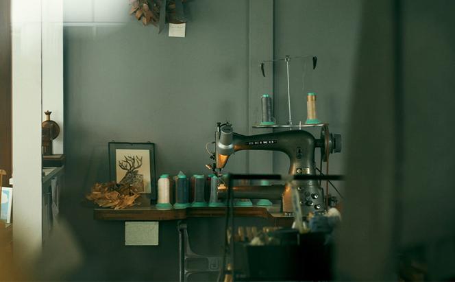 巾着型サコッシュ［amina+］【 本革 革製品 レザー ハンドメイド シンプル エゾシカ革 手作り バック カバン サコッシュ ショルダーポーチ 北海道 十勝 幕別 】