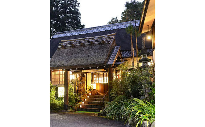 自然に包まれた天然温泉と純和風造りの閑静なたたずまいの一軒宿でリフレッシュ。ペアご宿泊券